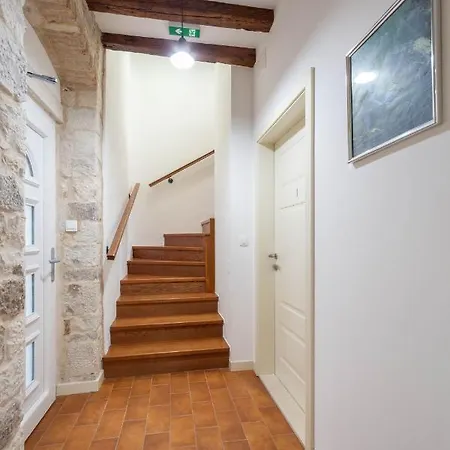 Stephane Vibe Apartment *
